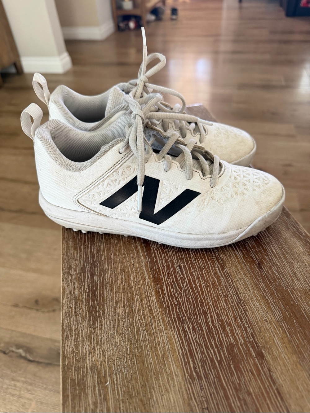 New Balance Kids White baseball turf Sneakers